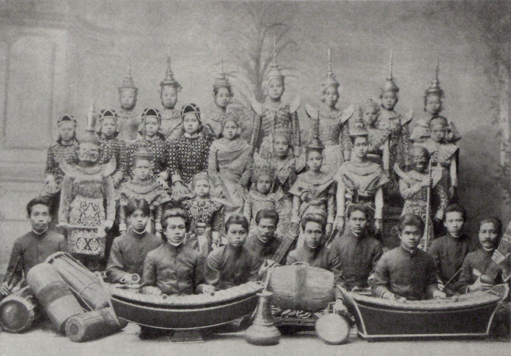Siamese theater group around 1900