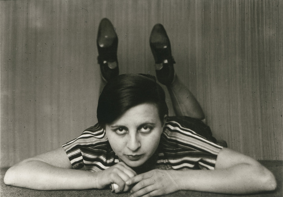 Gertrud Arndt, Autoportrait dans l'atelier, Bauhaus Dessau, c.1926