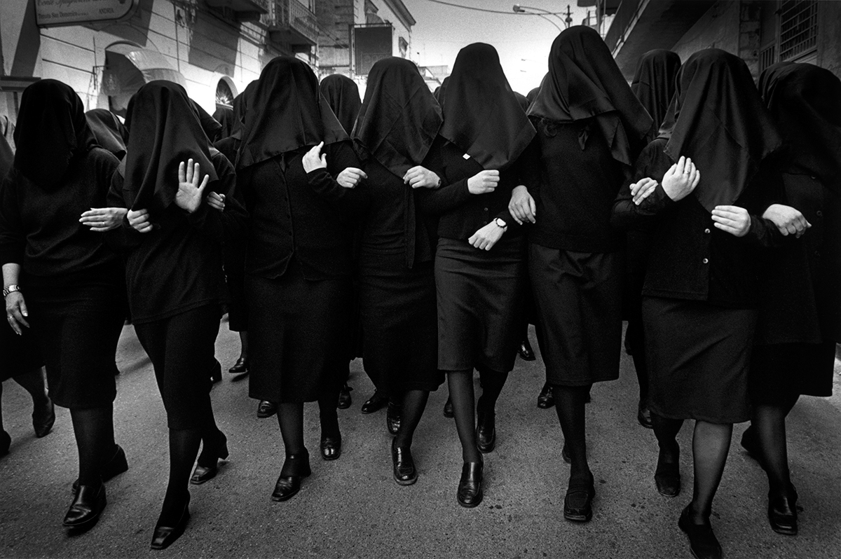ITALY. Puglia. 2000. Holy Saturday. Group of women marching on the streets and singing their grief at the death of Christ.