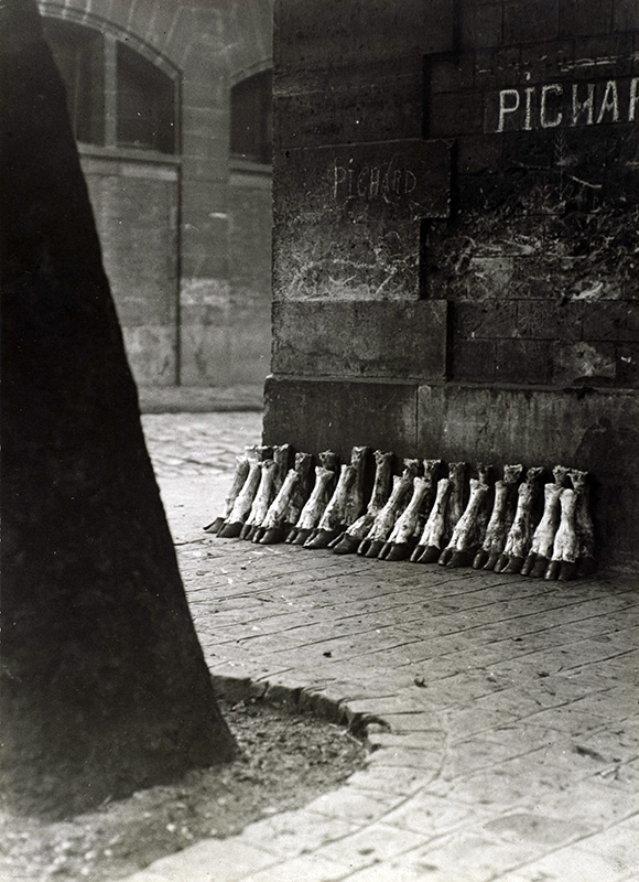 Eli Lotar, Aux abattoirs de la Villette, 1929 © The Metropolitan Museum of Art, Dist. RMN-Grand Palais