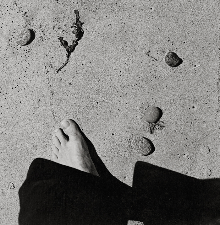 Raoul Hausmann ; pied ; sable ; littoral 