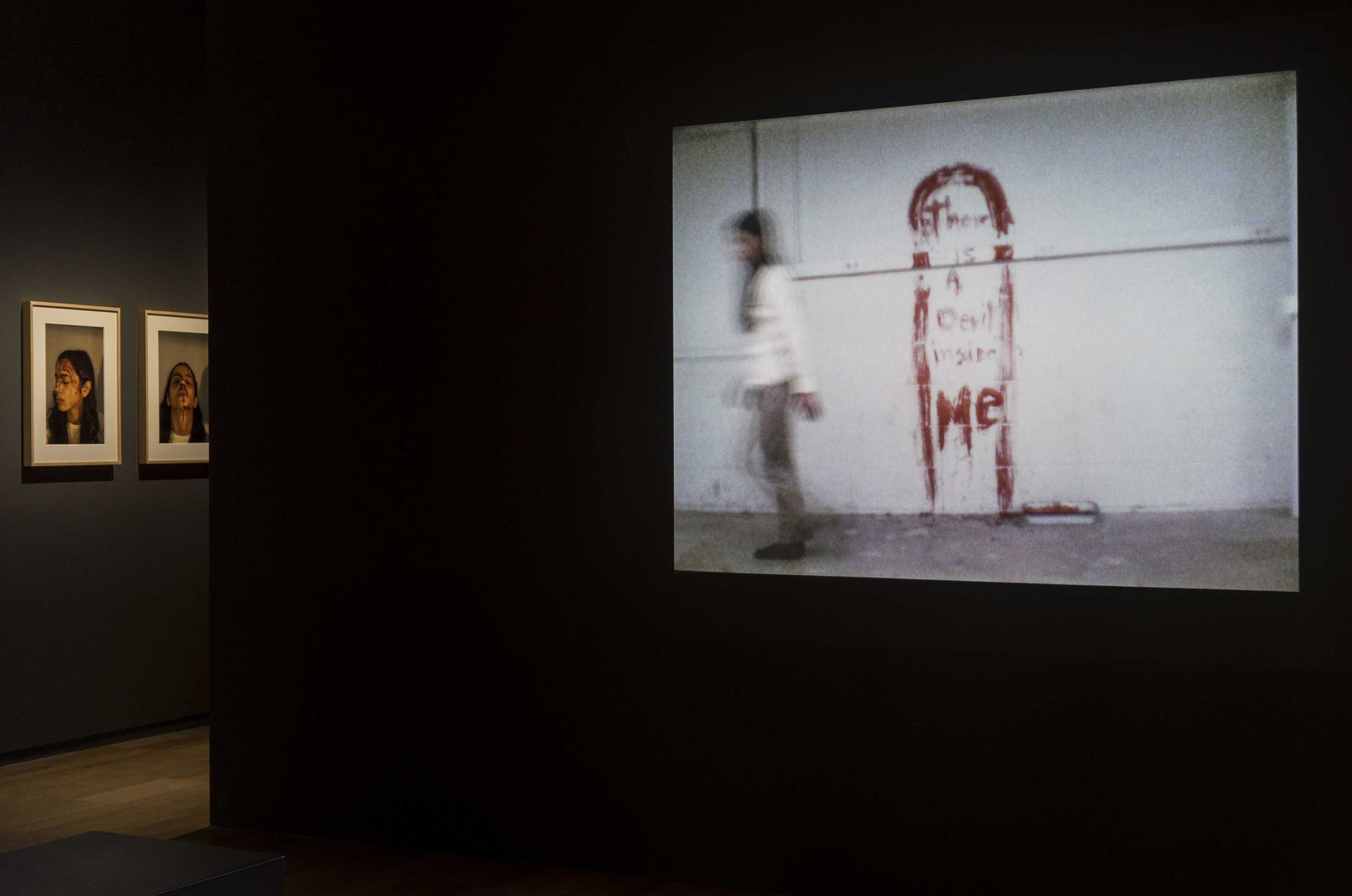 Ana Mendieta ; Blood ; wall